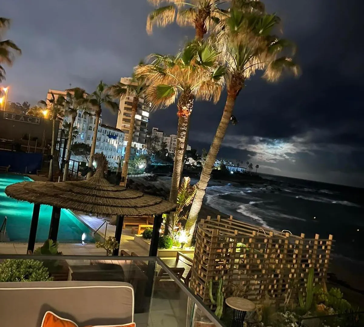 Playa Miraflores Luxury Beachfront Apartment Sitio de Calahonda