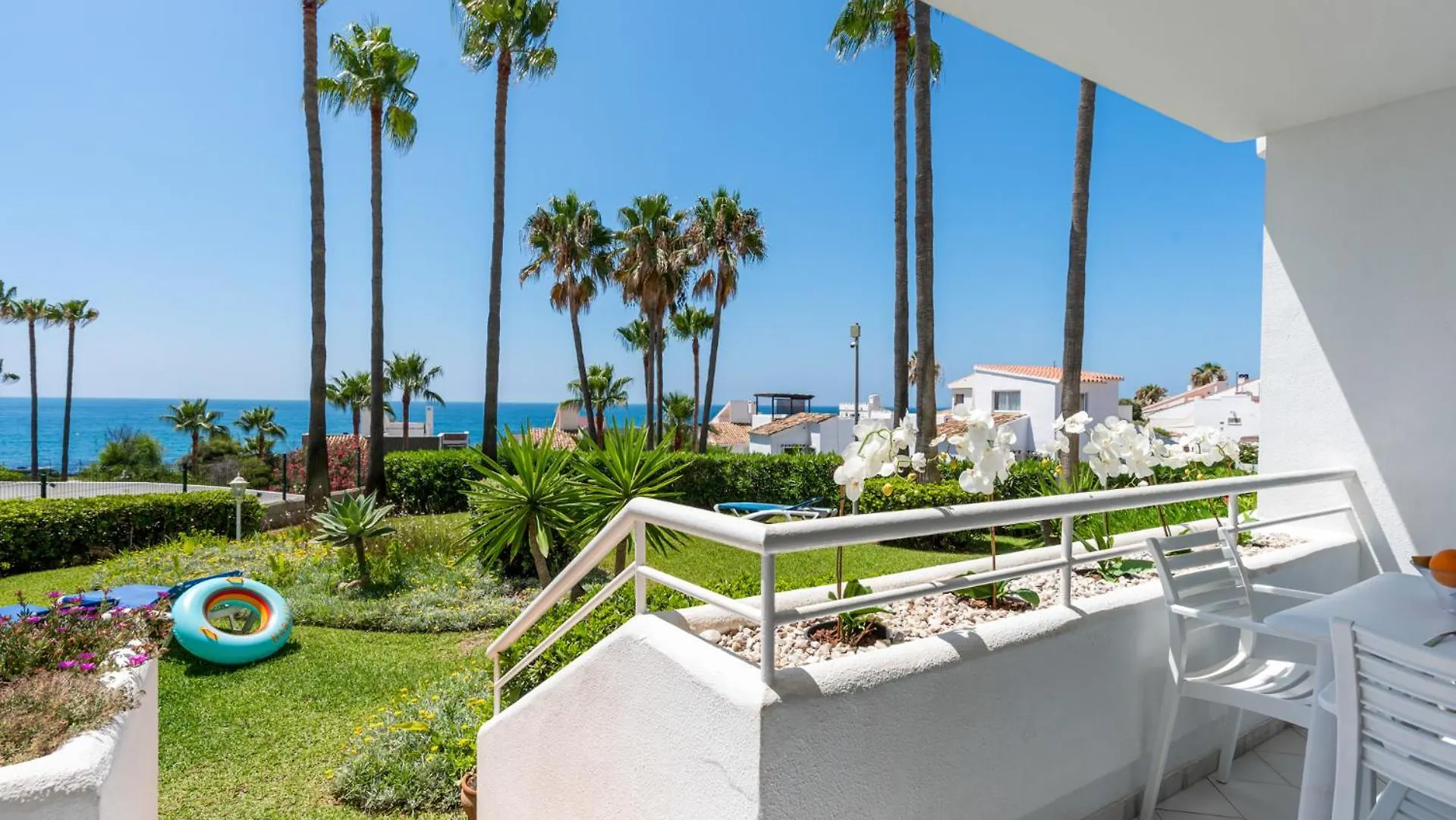 Playa Miraflores Luxury Beachfront Apartment Sitio de Calahonda