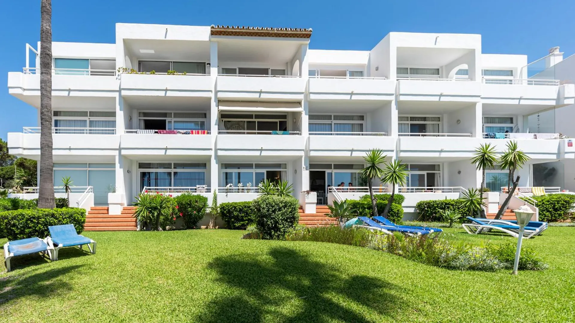 Playa Miraflores Luxury Beachfront Apartment Sitio de Calahonda
