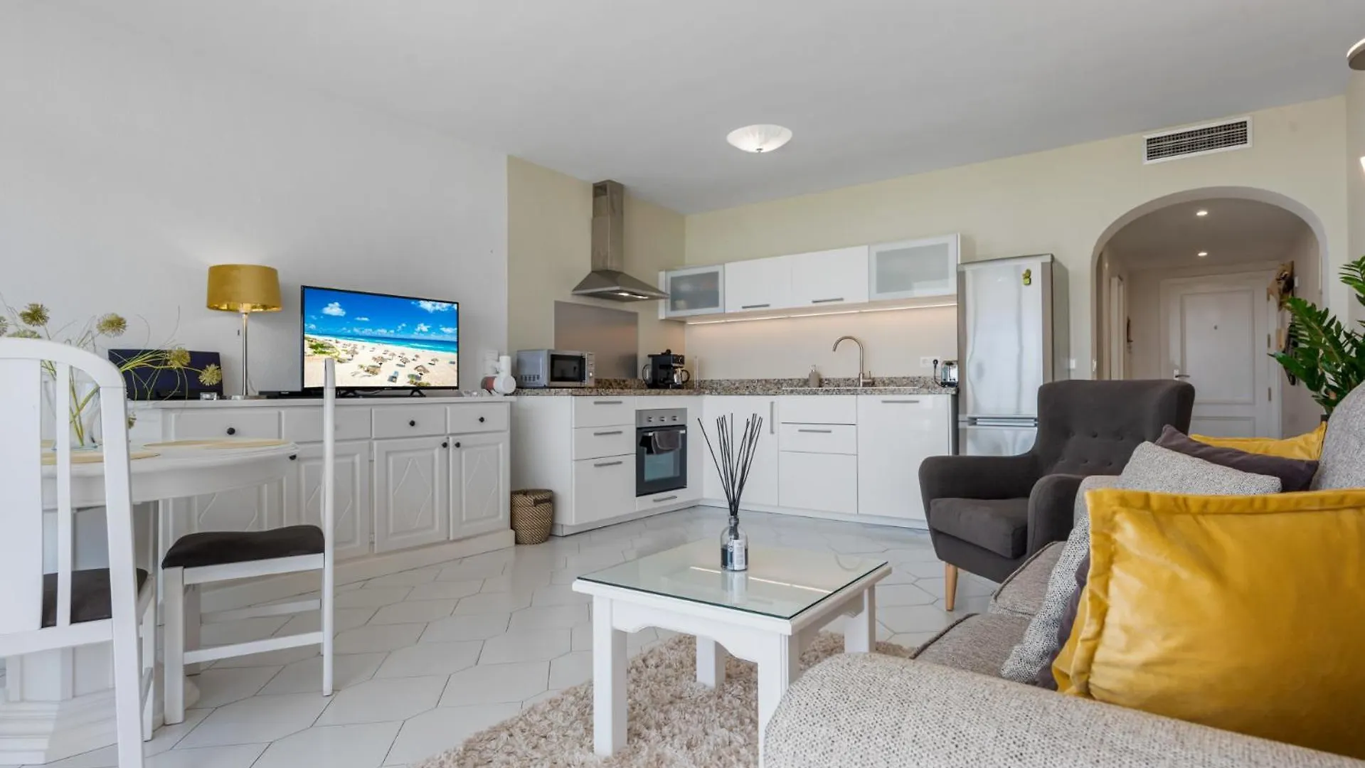 Playa Miraflores Luxury Beachfront Apartment Sitio de Calahonda