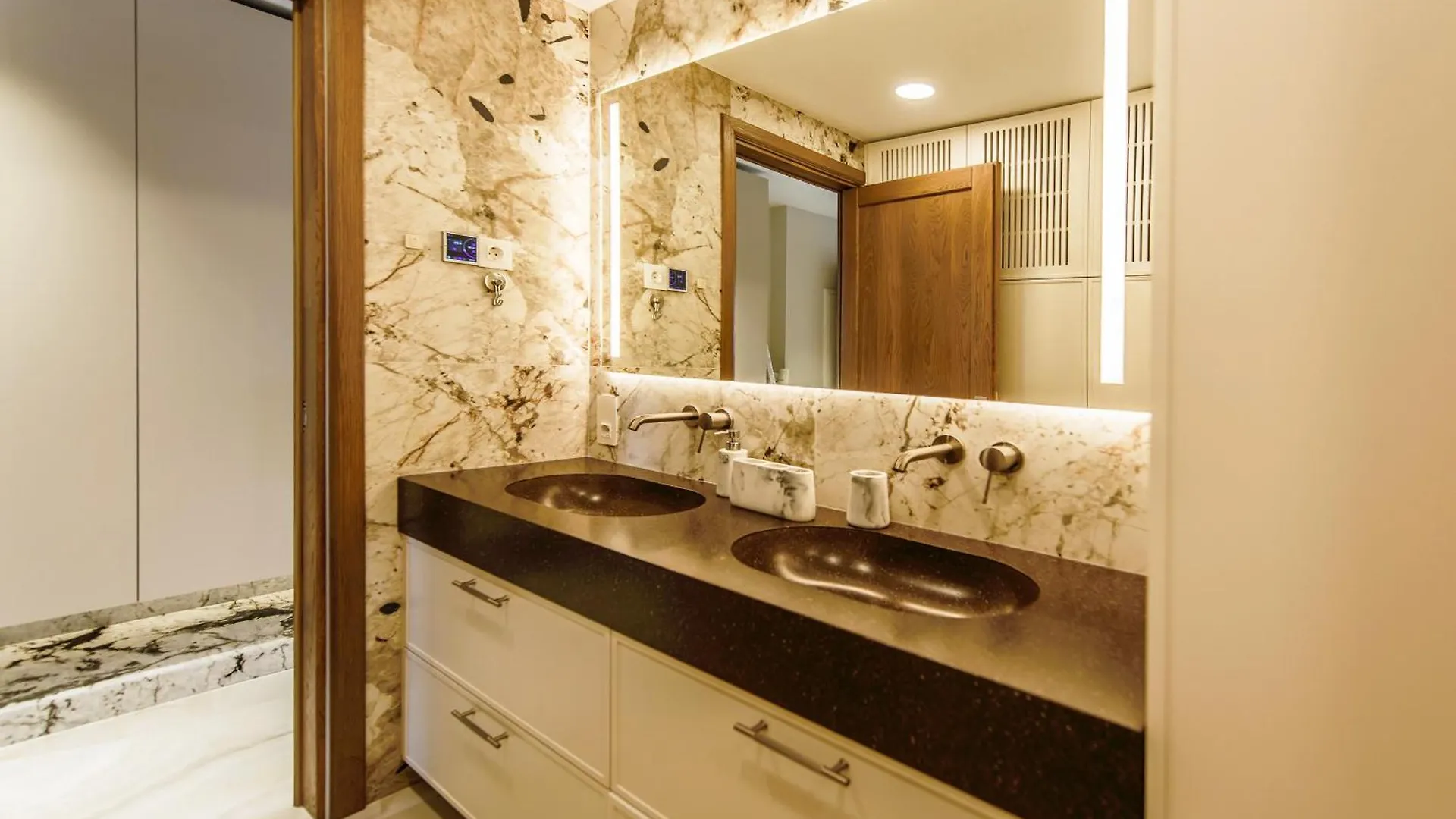 Playa Miraflores Luxury Beachfront Apartment Sitio de Calahonda Spanien