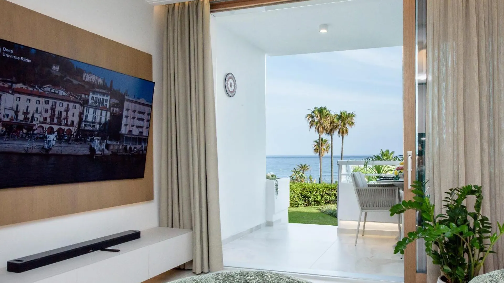 Playa Miraflores Luxury Beachfront Apartment Sitio de Calahonda Spanien