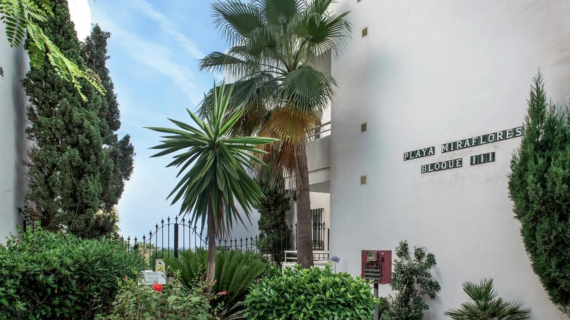 Playa Miraflores Luxury Beachfront Apartment Sitio de Calahonda