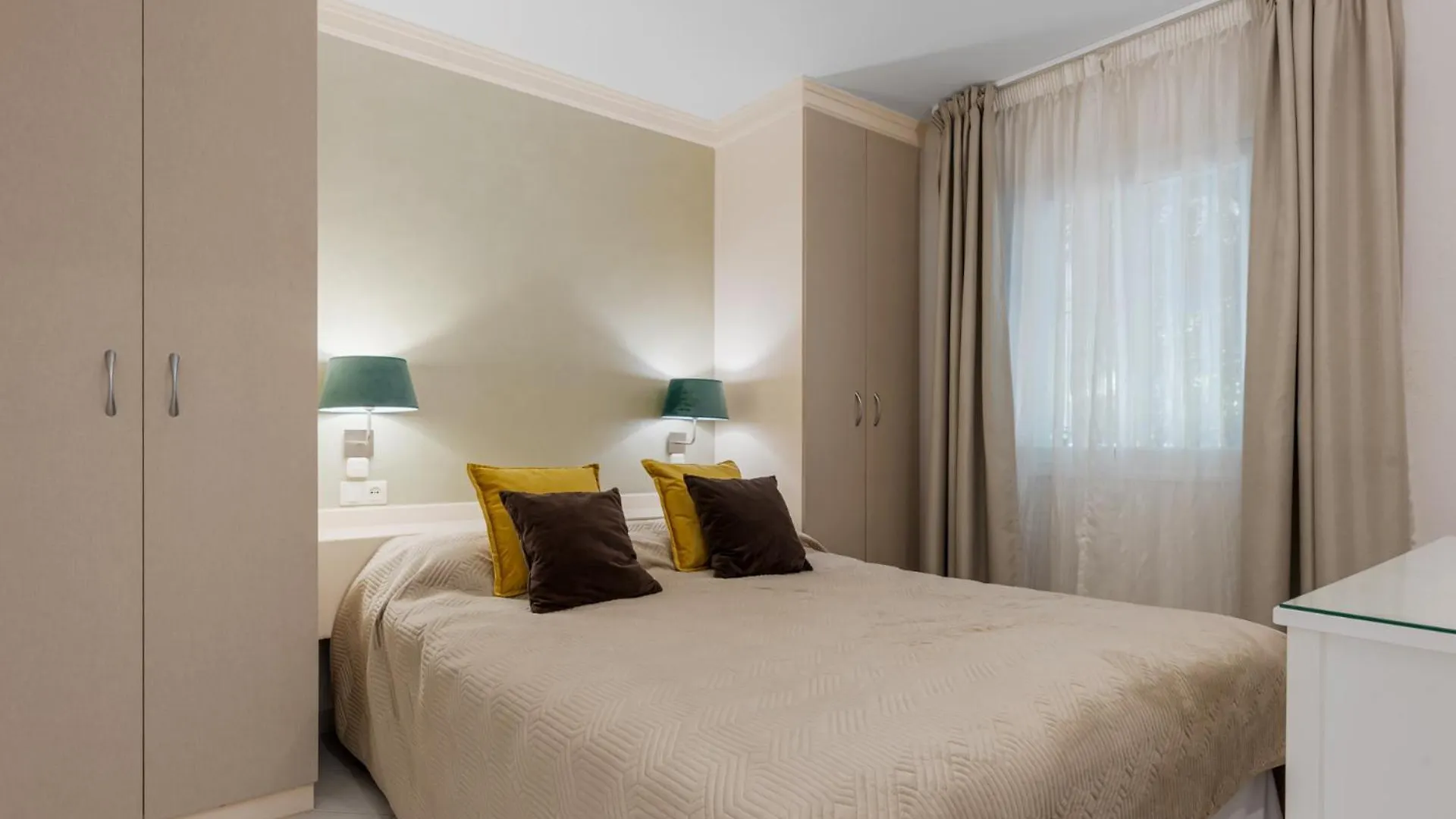 Playa Miraflores Luxury Beachfront Apartment Sitio de Calahonda