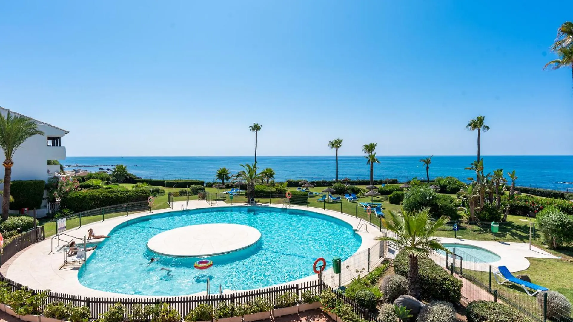 Playa Miraflores Luxury Beachfront Apartment Sitio de Calahonda