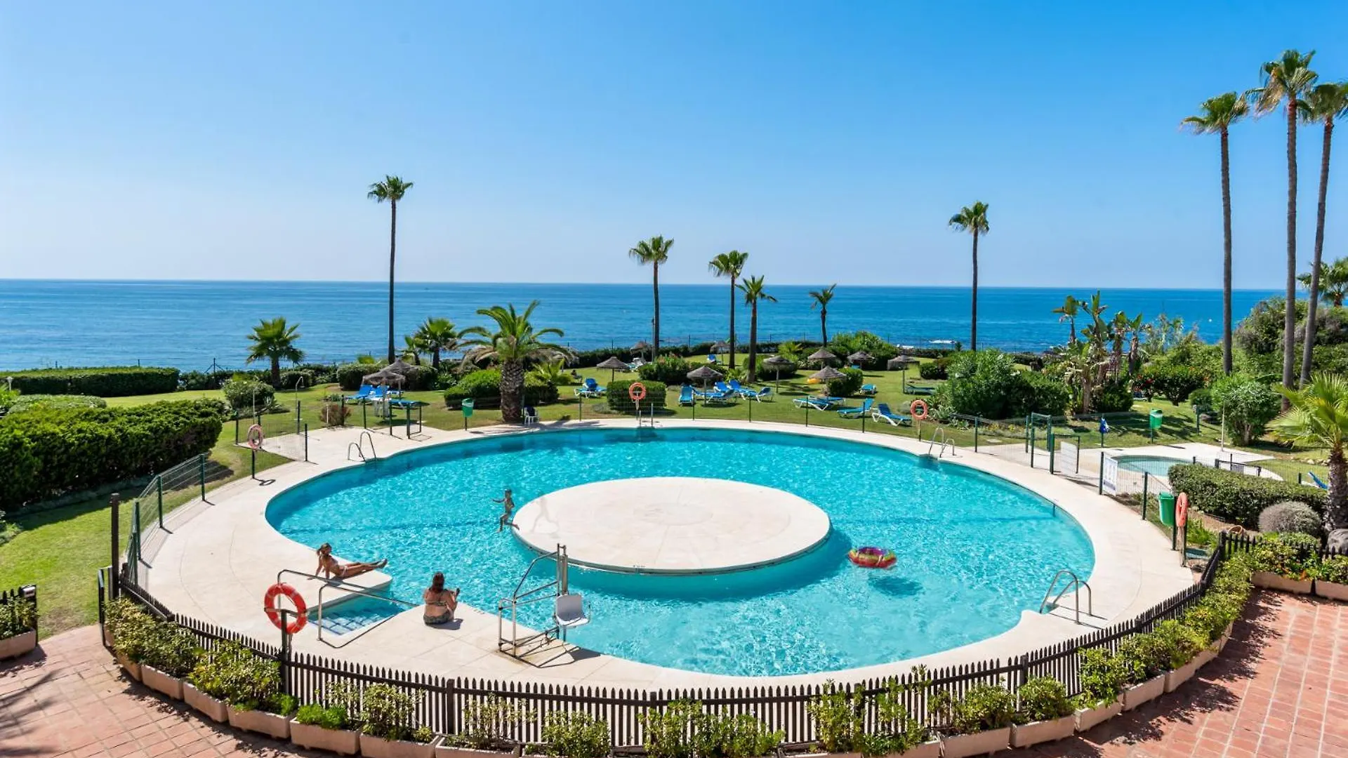 Playa Miraflores Luxury Beachfront Apartment Sitio de Calahonda