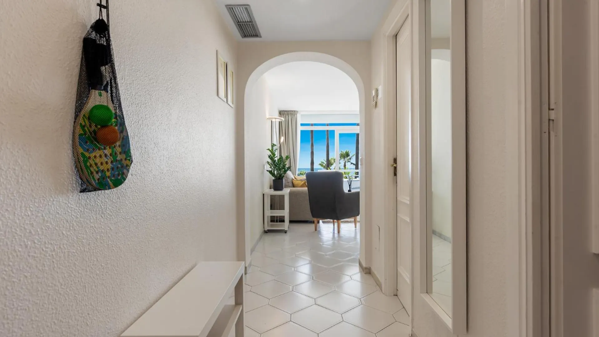 Playa Miraflores Luxury Beachfront Apartment Sitio de Calahonda 0*,  Spain