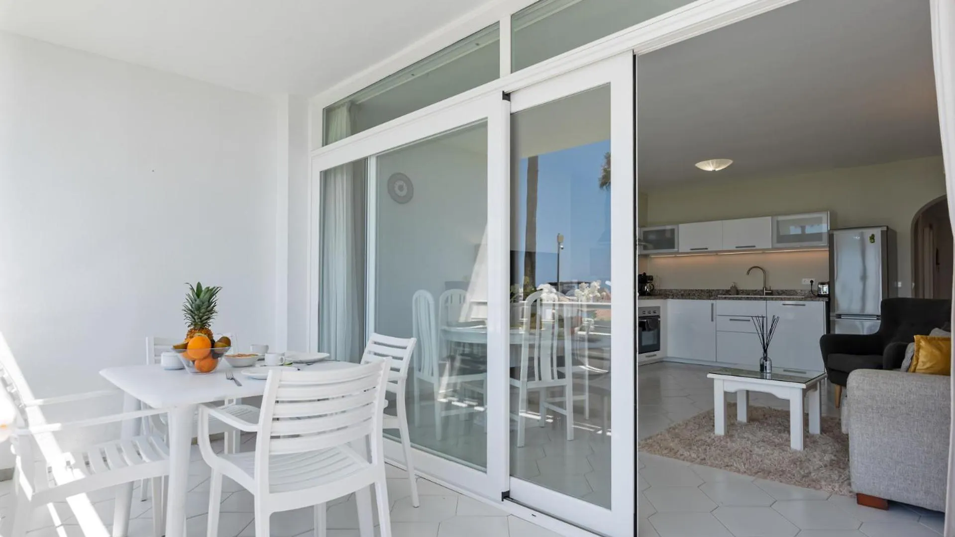 Playa Miraflores Luxury Beachfront Apartment Sitio de Calahonda