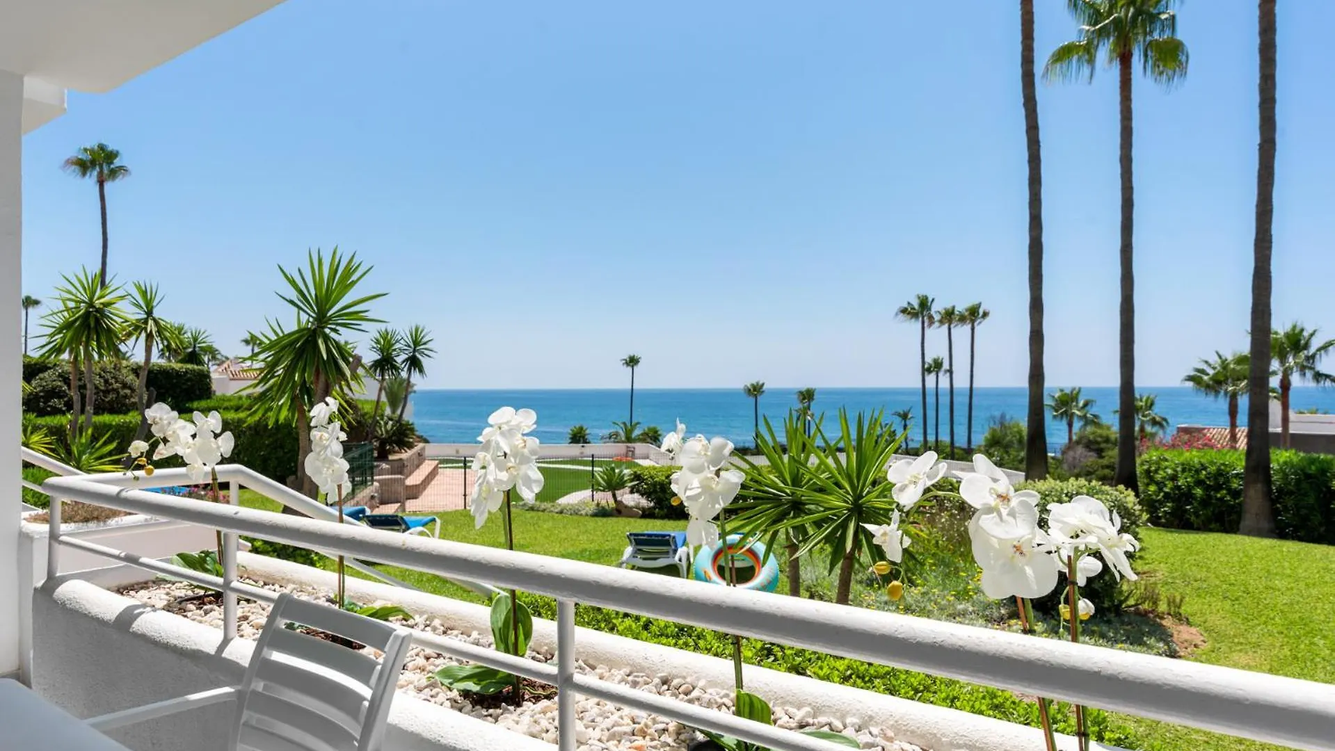 Playa Miraflores Luxury Beachfront Apartment Sitio de Calahonda