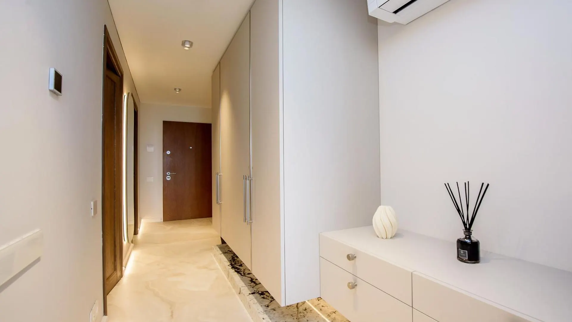 Playa Miraflores Luxury Beachfront Apartment Sitio de Calahonda