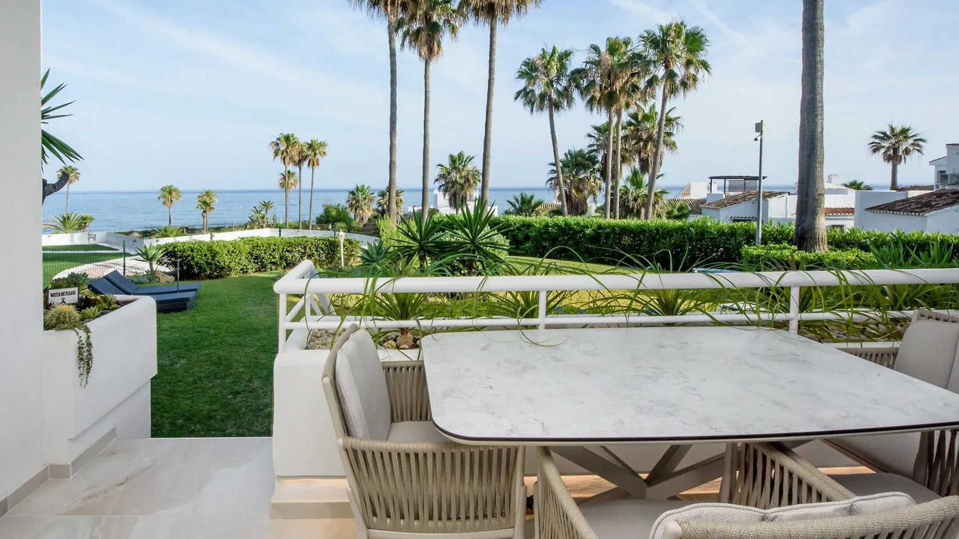 Playa Miraflores Luxury Beachfront Apartment Sitio de Calahonda