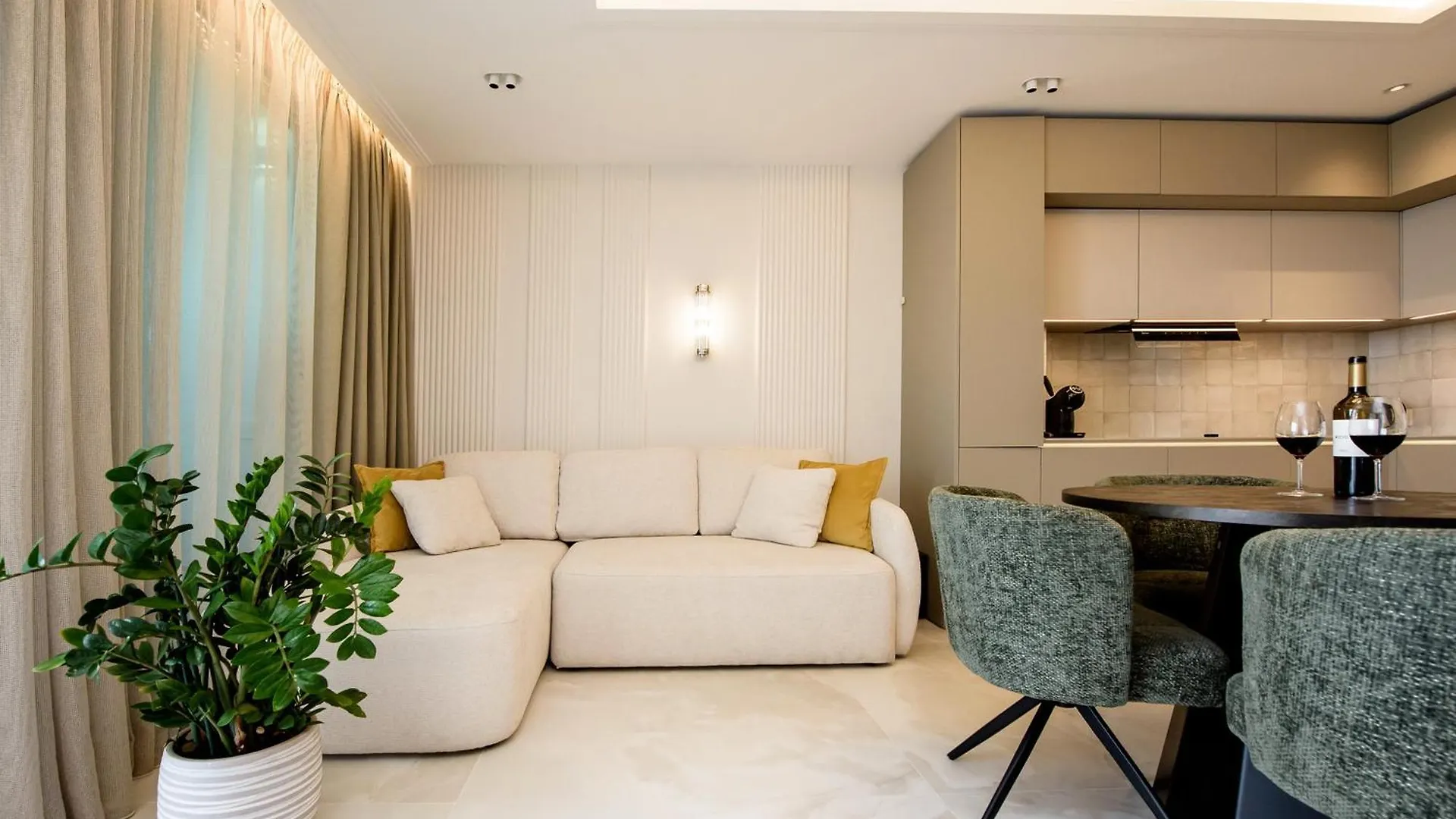 Playa Miraflores Luxury Beachfront Apartment Sitio de Calahonda