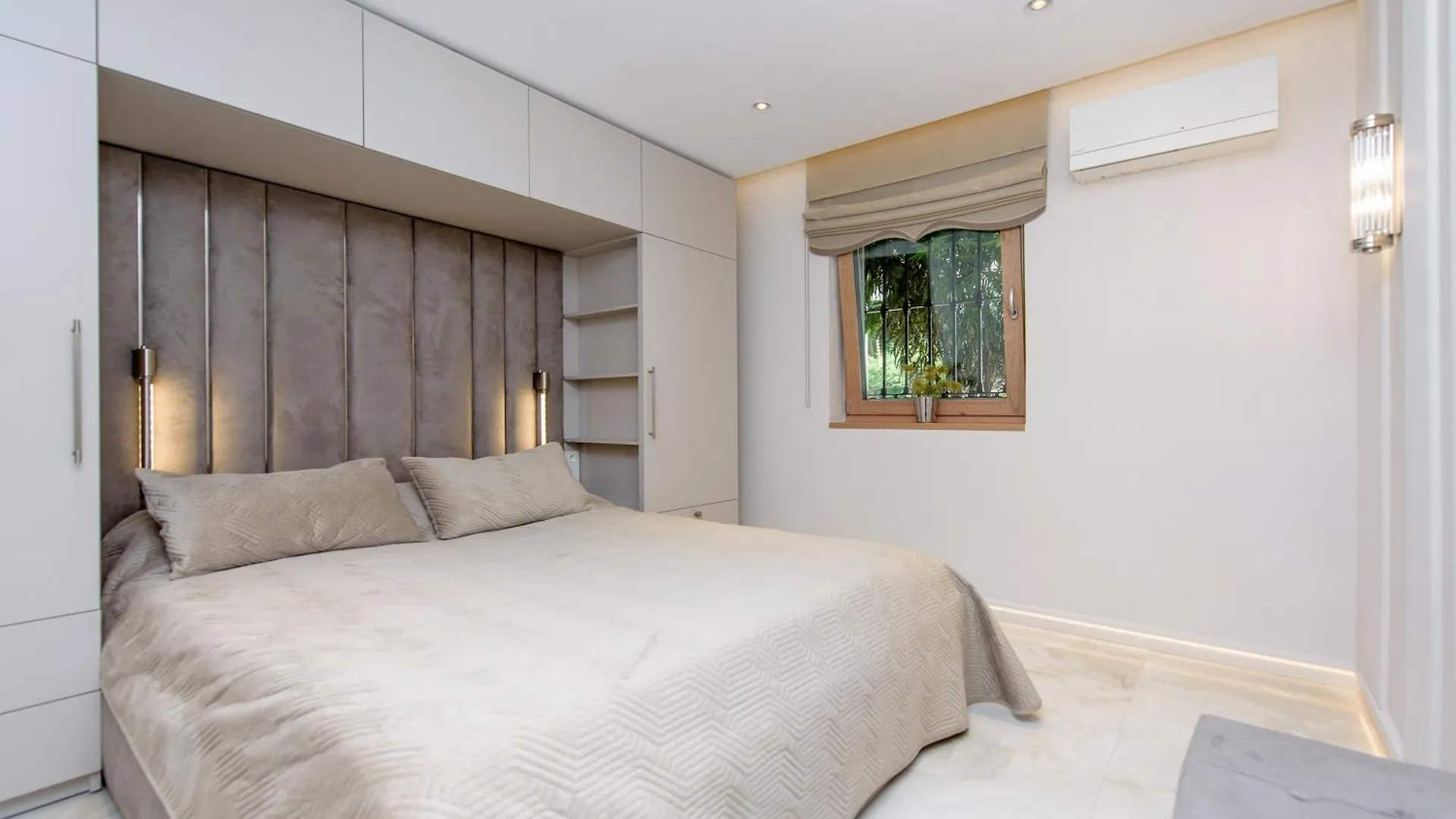 Playa Miraflores Luxury Beachfront Apartment Sitio de Calahonda